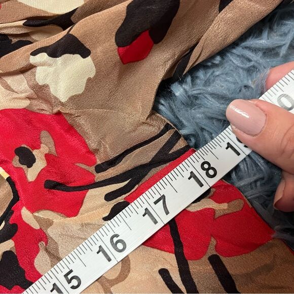 Tucker Tan Red Large Floral Print Silk Blouse Size S - Picture 6 of 6